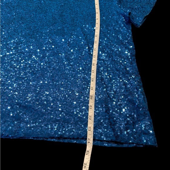 Show stopping DNKY sequined t-shirt in teal/blue. - Picture 8 of 8